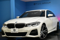 BMW 3シリーズ 320i Mｽﾎﾟｰﾂ ﾃﾞﾋﾞｭｰ&ｺﾝﾌｫｰﾄP ﾋｰﾀｰ付黒革 19AW ﾗｲﾌﾞｺｯｸﾋﾟｯﾄﾀｯﾁﾊﾟﾈﾙﾅﾋﾞ ｱｯﾌﾟﾙｶｰﾌﾟﾚｲ 追従ACC LEDﾍｯﾄﾞﾗｲﾄ 電動ﾄﾗﾝｸ 側面衝突&車線変更&逸脱警告 液晶ﾒｰﾀｰ Pｱｼｽﾄ ｳｯﾄﾞｲﾝﾃﾘｱ HiFiｽﾋﾟｰｶｰ 2年保証