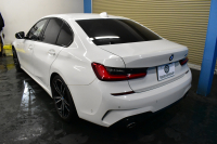 BMW 3シリーズ 320i Mｽﾎﾟｰﾂ ﾃﾞﾋﾞｭｰ&ｺﾝﾌｫｰﾄP ﾋｰﾀｰ付黒革 19AW ﾗｲﾌﾞｺｯｸﾋﾟｯﾄﾀｯﾁﾊﾟﾈﾙﾅﾋﾞ ｱｯﾌﾟﾙｶｰﾌﾟﾚｲ 追従ACC LEDﾍｯﾄﾞﾗｲﾄ 電動ﾄﾗﾝｸ 側面衝突&車線変更&逸脱警告 液晶ﾒｰﾀｰ Pｱｼｽﾄ ｳｯﾄﾞｲﾝﾃﾘｱ HiFiｽﾋﾟｰｶｰ 2年保証