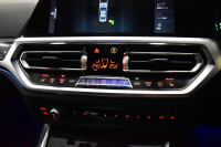 BMW 3シリーズ 320i Mｽﾎﾟｰﾂ ﾃﾞﾋﾞｭｰ&ｺﾝﾌｫｰﾄP ﾋｰﾀｰ付黒革 19AW ﾗｲﾌﾞｺｯｸﾋﾟｯﾄﾀｯﾁﾊﾟﾈﾙﾅﾋﾞ ｱｯﾌﾟﾙｶｰﾌﾟﾚｲ 追従ACC LEDﾍｯﾄﾞﾗｲﾄ 電動ﾄﾗﾝｸ 側面衝突&車線変更&逸脱警告 液晶ﾒｰﾀｰ Pｱｼｽﾄ ｳｯﾄﾞｲﾝﾃﾘｱ HiFiｽﾋﾟｰｶｰ 2年保証