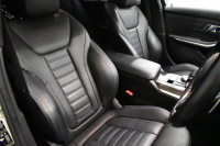 BMW 3シリーズ 320i Mｽﾎﾟｰﾂ ﾃﾞﾋﾞｭｰ&ｺﾝﾌｫｰﾄP ﾋｰﾀｰ付黒革 19AW ﾗｲﾌﾞｺｯｸﾋﾟｯﾄﾀｯﾁﾊﾟﾈﾙﾅﾋﾞ ｱｯﾌﾟﾙｶｰﾌﾟﾚｲ 追従ACC LEDﾍｯﾄﾞﾗｲﾄ 電動ﾄﾗﾝｸ 側面衝突&車線変更&逸脱警告 液晶ﾒｰﾀｰ Pｱｼｽﾄ ｳｯﾄﾞｲﾝﾃﾘｱ HiFiｽﾋﾟｰｶｰ 2年保証