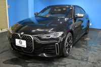 BMW 4シリーズ M440i xDriveｸﾞﾗﾝｸｰﾍﾟ 1ｵｰﾅｰ ｲﾉﾍﾞｰｼｮﾝ&ｺﾝﾌｫｰﾄ&ﾊｲﾗｲﾝP 全周囲ｶﾒﾗ ﾋｰﾀｰ付赤革 19AW ﾚｰｻﾞｰLEDﾍｯﾄﾞ HUD Mｽﾎﾟｰﾂﾃﾞﾌ ﾚｯﾄﾞﾌﾞﾚｰｷｷｬﾘﾊﾟｰ 可変Mｻｽ ｼﾞｪｽﾁｬｰC付ﾗｲﾌﾞｺｯｸﾋﾟｯﾄ Pｱｼｽﾄ LCW Apple Car Play TV harman/kardon 2年保証