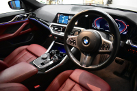 BMW 4シリーズ M440i xDriveｸﾞﾗﾝｸｰﾍﾟ 1ｵｰﾅｰ ｲﾉﾍﾞｰｼｮﾝ&ｺﾝﾌｫｰﾄ&ﾊｲﾗｲﾝP 全周囲ｶﾒﾗ ﾋｰﾀｰ付赤革 19AW ﾚｰｻﾞｰLEDﾍｯﾄﾞ HUD Mｽﾎﾟｰﾂﾃﾞﾌ ﾚｯﾄﾞﾌﾞﾚｰｷｷｬﾘﾊﾟｰ 可変Mｻｽ ｼﾞｪｽﾁｬｰC付ﾗｲﾌﾞｺｯｸﾋﾟｯﾄ Pｱｼｽﾄ LCW Apple Car Play TV harman/kardon 2年保証