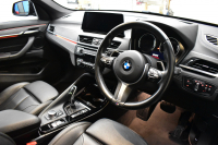 BMW X1 Xdrive18d Mｽﾎﾟｰﾂ ｴﾃﾞｨｼｮﾝｼﾞｮｲ+ LCI後期 ﾌｪｲｽﾘﾌﾄ後ﾓﾃﾞﾙ 4WD ｱﾄﾞﾊﾞﾝｽﾄﾞｱｸﾃｨﾌﾞｾｰﾌﾃｨ&ﾊｲﾗｲﾝ&ｺﾝﾌｫｰﾄP ACC HUD ﾋｰﾀｰ付電動黒革 LEDﾍｯﾄﾞﾗｲﾄ 18AW 車線逸脱&歩行者警告 衝突軽減B ﾀｯﾁﾊﾟﾈﾙﾅﾋﾞ Bｶﾒﾗ 電動Rｹﾞｰﾄ 2年保証