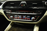 BMW 5シリーズ 530e Mｽﾎﾟｰﾂ iﾊﾟﾌｫｰﾏﾝｽ PHEV 1ｵｰﾅｰ ｺﾝﾌｫｰﾄ＆ﾊｲﾗｲﾝP 全席ﾋｰﾀｰ付白革 HUD ｼﾞｪｽﾁｬｰｺﾝﾄﾛｰﾙ付ﾀｯﾁﾊﾟﾈﾙﾅﾋﾞ4ｿﾞｰﾝAC 全周囲ｶﾒﾗ ﾌﾙｾｸﾞTV LEDﾍｯﾄﾞﾗｲﾄ 液晶ﾒｰﾀｰ ACC LCW ﾊﾟｰｷﾝｸﾞｱｼｽﾄ 電動ﾄﾗﾝｸ 2年保証