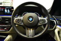 BMW 5シリーズ 530e Mｽﾎﾟｰﾂ iﾊﾟﾌｫｰﾏﾝｽ PHEV 1ｵｰﾅｰ ｺﾝﾌｫｰﾄ＆ﾊｲﾗｲﾝP 全席ﾋｰﾀｰ付白革 HUD ｼﾞｪｽﾁｬｰｺﾝﾄﾛｰﾙ付ﾀｯﾁﾊﾟﾈﾙﾅﾋﾞ4ｿﾞｰﾝAC 全周囲ｶﾒﾗ ﾌﾙｾｸﾞTV LEDﾍｯﾄﾞﾗｲﾄ 液晶ﾒｰﾀｰ ACC LCW ﾊﾟｰｷﾝｸﾞｱｼｽﾄ 電動ﾄﾗﾝｸ 2年保証