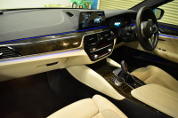 BMW 5シリーズ 530e Mｽﾎﾟｰﾂ iﾊﾟﾌｫｰﾏﾝｽ PHEV 1ｵｰﾅｰ ｺﾝﾌｫｰﾄ＆ﾊｲﾗｲﾝP 全席ﾋｰﾀｰ付白革 HUD ｼﾞｪｽﾁｬｰｺﾝﾄﾛｰﾙ付ﾀｯﾁﾊﾟﾈﾙﾅﾋﾞ4ｿﾞｰﾝAC 全周囲ｶﾒﾗ ﾌﾙｾｸﾞTV LEDﾍｯﾄﾞﾗｲﾄ 液晶ﾒｰﾀｰ ACC LCW ﾊﾟｰｷﾝｸﾞｱｼｽﾄ 電動ﾄﾗﾝｸ 2年保証