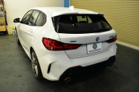 BMW 1シリーズ M135i xDrive 4WD ﾃﾞﾋﾞｭｰP ﾋｰﾀｰ付ﾌﾞﾗｯｸﾚｻﾞｰMｽﾎﾟｰﾂｼｰﾄ 可変ｻｽ Mｼｰﾄﾍﾞﾙﾄ ｱﾀﾞﾌﾟﾃｨﾌﾞLEDﾍｯﾄﾞﾗｲﾄ HUD Mｽﾎﾟｰﾂﾌﾞﾚｰｷ 追従ACC BMWﾗｲﾌﾞｺｯｸﾋﾟｯﾄ ﾀｯﾁﾊﾟﾈﾙﾅﾋﾞ Bｶﾒﾗ ｱｯﾌﾟﾙｶｰﾌﾟﾚｲ 電動ﾄﾗﾝｸ 2年保証