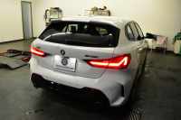 BMW 1シリーズ M135i xDrive 4WD ﾃﾞﾋﾞｭｰP ﾋｰﾀｰ付ﾌﾞﾗｯｸﾚｻﾞｰMｽﾎﾟｰﾂｼｰﾄ 可変ｻｽ Mｼｰﾄﾍﾞﾙﾄ ｱﾀﾞﾌﾟﾃｨﾌﾞLEDﾍｯﾄﾞﾗｲﾄ HUD Mｽﾎﾟｰﾂﾌﾞﾚｰｷ 追従ACC BMWﾗｲﾌﾞｺｯｸﾋﾟｯﾄ ﾀｯﾁﾊﾟﾈﾙﾅﾋﾞ Bｶﾒﾗ ｱｯﾌﾟﾙｶｰﾌﾟﾚｲ 電動ﾄﾗﾝｸ 2年保証