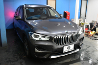 BMW X1 Xdrive18d Xﾗｲﾝ LCI後期 4WD ｾﾚｸﾄ&ｱﾄﾞﾊﾞﾝｽﾄﾞｱｸﾃｨﾌﾞｾｰﾌﾃｨ&ﾊｲﾗｲﾝ&ｺﾝﾌｫｰﾄP ﾊﾟﾉﾗﾏｻﾝﾙｰﾌ ACC ﾋｰﾀｰ付電動黒革 LEDﾍｯﾄﾞﾗｲﾄ 18AW 車線逸脱&歩行者警告 衝突軽減B ﾀｯﾁﾊﾟﾈﾙﾅﾋﾞ Bｶﾒﾗ ﾜｲﾔﾚｽﾁｬｰｼﾞ 電動Rｹﾞｰﾄ 2年保証