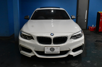 BMW 2シリーズ M240i LCI後期 直6ﾀｰﾎﾞ 340馬力 1ｵｰﾅｰ ｾﾚｸﾄP ｻﾝﾙｰﾌ 追従ACC LEDﾍｯﾄﾞﾗｲﾄ ﾋｰﾀｰ付赤革 ﾀｯﾁﾊﾟﾈﾙiﾄﾞﾗｲﾌﾞHDDﾅﾋﾞ Bｶﾒﾗ 前後PDC 可変Mｻｽ 大型ﾌﾞﾚｰｷｼｽﾃﾑ 車線逸脱&歩行者警告 衝突軽減ﾌﾞﾚｰｷ 18AW ﾊﾟﾄﾞﾙｼﾌﾄ 2年保証