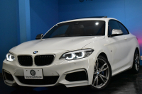 BMW 2シリーズ M240i LCI後期 直6ﾀｰﾎﾞ 340馬力 1ｵｰﾅｰ ｾﾚｸﾄP ｻﾝﾙｰﾌ 追従ACC LEDﾍｯﾄﾞﾗｲﾄ ﾋｰﾀｰ付赤革 ﾀｯﾁﾊﾟﾈﾙiﾄﾞﾗｲﾌﾞHDDﾅﾋﾞ Bｶﾒﾗ 前後PDC 可変Mｻｽ 大型ﾌﾞﾚｰｷｼｽﾃﾑ 車線逸脱&歩行者警告 衝突軽減ﾌﾞﾚｰｷ 18AW ﾊﾟﾄﾞﾙｼﾌﾄ 2年保証