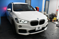 BMW X1 Xdrive20i Mｽﾎﾟｰﾂ ｱﾄﾞﾊﾞﾝｽﾄﾞｱｸﾃｨﾌﾞｾｰﾌﾃｨ&ｺﾝﾌｫｰﾄP 4WD 1ｵｰﾅｰ 追従ACC HUD ﾋｰﾀｰ付電動黒革 OZMSW20AW ｱｲﾊﾞｯﾊﾀﾞｳﾝｻｽ ﾀｯﾁﾊﾟｯﾄﾞﾅﾋﾞBｶﾒﾗ Pｱｼｽﾄ LEDﾍｯﾄﾞﾗｲﾄ 衝突軽減B 車線逸脱&歩行者警告 電動Rｹﾞｰﾄ 2年保証