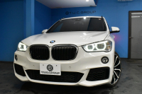 BMW X1 Xdrive20i Mｽﾎﾟｰﾂ ｱﾄﾞﾊﾞﾝｽﾄﾞｱｸﾃｨﾌﾞｾｰﾌﾃｨ&ｺﾝﾌｫｰﾄP 4WD 1ｵｰﾅｰ 追従ACC HUD ﾋｰﾀｰ付電動黒革 OZMSW20AW ｱｲﾊﾞｯﾊﾀﾞｳﾝｻｽ ﾀｯﾁﾊﾟｯﾄﾞﾅﾋﾞBｶﾒﾗ Pｱｼｽﾄ LEDﾍｯﾄﾞﾗｲﾄ 衝突軽減B 車線逸脱&歩行者警告 電動Rｹﾞｰﾄ 2年保証