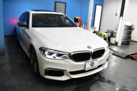 BMW 5シリーズ M550i Xﾄﾞﾗｲﾌﾞ ｱﾙﾃｨﾒｯﾄｴﾃﾞｨｼｮﾝ 55台限定車 4WD ｻﾝﾙｰﾌ ﾚｰｻﾞｰLEDﾍｯﾄﾞﾗｲﾄ ﾗｲﾌﾞｺｯｸﾋﾟｯﾄ ｺﾝﾌｫｰﾄｼｰﾄ 前席ﾏｯｻｰｼﾞ&ﾍﾞﾝﾁﾚｰﾀｰ 全席ﾋｰﾀｰ付黒革 可変Mｻｽ harman/kardon Mｽﾎﾟｰﾂﾌﾞﾚｰｷ ACC HUD 全周囲ｶﾒﾗ ﾌﾙｾｸﾞ 2年保証