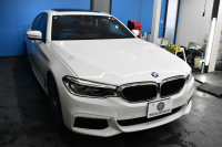 BMW 5シリーズ 530e Mｽﾎﾟｰﾂ iﾊﾟﾌｫｰﾏﾝｽ PHEV ｻﾝﾙｰﾌ ｾﾚｸﾄ&ﾊｲﾉﾍﾞｰｼｮﾝ&ﾊｲﾗｲﾝ&ｱﾄﾞﾊﾞﾝｽP 全面液晶ﾒｰﾀｰ 19AW 全席ﾋｰﾀｰ付黒革 ﾊｰﾏﾝｶｰﾄﾞﾝ 4ｿﾞｰﾝAC LEDﾍｯﾄﾞﾗｲﾄ ACC HUD LCW ﾀｯﾁﾊﾟﾈﾙﾅﾋﾞ全周囲ｶﾒﾗ ﾌﾙｾｸﾞﾜｲﾔﾚｽ充電 電動ﾄﾗﾝｸ 2年保証