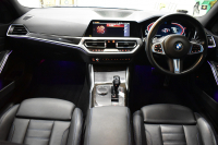 BMW 3シリーズ 330i Mｽﾎﾟｰﾂ 高出力ﾓﾃﾞﾙ ｲﾉﾍﾞｰｼｮﾝ&ﾃﾞﾋﾞｭｰ&ｺﾝﾌｫｰﾄP ﾋｰﾀｰ付黒革 ACC HUD 19AW Mｽﾎﾟｰﾂﾌﾞﾚｰｷ ﾗｲﾌﾞｺｯｸﾋﾟｯﾄ ｼﾞｪｽﾁｬｰｺﾝﾄﾛｰﾙ付ﾀｯﾁﾊﾟﾈﾙHDDﾅﾋﾞ全周囲ｶﾒﾗ ｱｯﾌﾟﾙｶｰﾌﾟﾚｲ ｳｯﾄﾞｲﾝﾃﾘｱ 電動ﾄﾗﾝｸ 2年保証