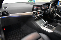 BMW 3シリーズ M340i Xﾄﾞﾗｲﾌﾞ ｲﾉﾍﾞｰｼｮﾝP ﾚｰｻﾞｰLEDﾗｲﾄ ﾋｰﾀｰ付黒革 ACC HUD 可変Mｻｽ 19AW Mｽﾎﾟｰﾂﾌﾞﾚｰｷ&ﾃﾞﾌ ｼﾞｪｽﾁｬｰC付ﾀｯﾁﾊﾟﾈﾙﾅﾋﾞ全周囲ｶﾒﾗ ﾊｰﾏﾝｶｰﾄﾞﾝ 側面衝突&車線変更&逸脱警告 2年保証