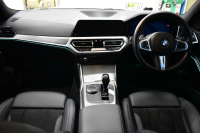 BMW 3シリーズ 330i Mｽﾎﾟｰﾂ 高出力ﾓﾃﾞﾙ 1ｵｰﾅｰ ｲﾉﾍﾞｰｼｮﾝ&ｺﾝﾌｫｰﾄP ﾋｰﾀｰ付ﾊｰﾌ黒革 ACC HUD 18AW Mｽﾎﾟｰﾂﾌﾞﾚｰｷ ﾗｲﾌﾞｺｯｸﾋﾟｯﾄ ｼﾞｪｽﾁｬｰC付ﾀｯﾁﾊﾟﾈﾙHDDﾅﾋﾞ全周囲ｶﾒﾗ ｱｯﾌﾟﾙｶｰﾌﾟﾚｲ 電動ﾄﾗﾝｸ 2年保証