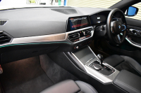 BMW 3シリーズ 330i Mｽﾎﾟｰﾂ 高出力ﾓﾃﾞﾙ 1ｵｰﾅｰ ｲﾉﾍﾞｰｼｮﾝ&ｺﾝﾌｫｰﾄP ﾋｰﾀｰ付ﾊｰﾌ黒革 ACC HUD 18AW Mｽﾎﾟｰﾂﾌﾞﾚｰｷ ﾗｲﾌﾞｺｯｸﾋﾟｯﾄ ｼﾞｪｽﾁｬｰC付ﾀｯﾁﾊﾟﾈﾙHDDﾅﾋﾞ全周囲ｶﾒﾗ ｱｯﾌﾟﾙｶｰﾌﾟﾚｲ 電動ﾄﾗﾝｸ 2年保証