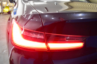 BMW 3シリーズ 320i Mｽﾎﾟｰﾂ ﾊｲﾗｲﾝP ﾋｰﾀｰ付白革 全周囲ｶﾒﾗ ﾜｲﾔﾚｽ充電 ﾌﾙｾｸﾞTV 追従ACC LCW 衝突軽減B 車線逸脱&歩行者警告 ﾗｲﾌﾞｺｯｸﾋﾟｯﾄ ｱｯﾌﾟﾙｶｰﾌﾟﾚｲ ﾌﾙｾｸﾞ ｳｯﾄﾞｲﾝﾃﾘｱ 2年保証