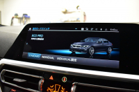 BMW 3シリーズ 320i Mｽﾎﾟｰﾂ ﾊｲﾗｲﾝP ﾋｰﾀｰ付白革 全周囲ｶﾒﾗ ﾜｲﾔﾚｽ充電 ﾌﾙｾｸﾞTV 追従ACC LCW 衝突軽減B 車線逸脱&歩行者警告 ﾗｲﾌﾞｺｯｸﾋﾟｯﾄ ｱｯﾌﾟﾙｶｰﾌﾟﾚｲ ﾌﾙｾｸﾞ ｳｯﾄﾞｲﾝﾃﾘｱ 2年保証