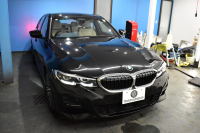 BMW 3シリーズ 320i Mｽﾎﾟｰﾂ ﾊｲﾗｲﾝP ﾋｰﾀｰ付白革 全周囲ｶﾒﾗ ﾜｲﾔﾚｽ充電 ﾌﾙｾｸﾞTV 追従ACC LCW 衝突軽減B 車線逸脱&歩行者警告 ﾗｲﾌﾞｺｯｸﾋﾟｯﾄ ｱｯﾌﾟﾙｶｰﾌﾟﾚｲ ﾌﾙｾｸﾞ ｳｯﾄﾞｲﾝﾃﾘｱ 2年保証