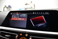 BMW 3シリーズ 320i Mｽﾎﾟｰﾂ ﾊｲﾗｲﾝP ﾋｰﾀｰ付白革 全周囲ｶﾒﾗ ﾜｲﾔﾚｽ充電 ﾌﾙｾｸﾞTV 追従ACC LCW 衝突軽減B 車線逸脱&歩行者警告 ﾗｲﾌﾞｺｯｸﾋﾟｯﾄ ｱｯﾌﾟﾙｶｰﾌﾟﾚｲ ﾌﾙｾｸﾞ ｳｯﾄﾞｲﾝﾃﾘｱ 2年保証