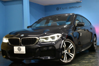 BMW 6シリーズ 623dｸﾞﾗﾝﾂｰﾘｽﾓ Mｽﾎﾟｰﾂ ｱｯﾌﾟｸﾞﾚｰﾄﾞ＆ｺﾝﾌｫｰﾄP ﾊﾟﾉﾗﾏｻﾝﾙｰﾌ ﾋｰﾀｰ&ﾍﾞﾝﾁﾚｰｼｮﾝ＆ﾏｯｻｰｼﾞ付ｺﾆｬｯｸ革 Apple Car Play 全面液晶ﾒｰﾀｰ LEDﾍｯﾄﾞﾗｲﾄ  ACC ﾊｰﾏﾝｶｰﾄﾞﾝｻｳﾝﾄﾞ  HUD LCW 20AW  ﾀｯﾁﾊﾟﾈﾙﾅﾋﾞ全周囲ｶﾒ 電動Rｹﾞｰﾄ 2年保証