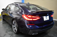 BMW 6シリーズ 623dｸﾞﾗﾝﾂｰﾘｽﾓ Mｽﾎﾟｰﾂ ｱｯﾌﾟｸﾞﾚｰﾄﾞ＆ｺﾝﾌｫｰﾄP ﾊﾟﾉﾗﾏｻﾝﾙｰﾌ ﾋｰﾀｰ&ﾍﾞﾝﾁﾚｰｼｮﾝ＆ﾏｯｻｰｼﾞ付ｺﾆｬｯｸ革 Apple Car Play 全面液晶ﾒｰﾀｰ LEDﾍｯﾄﾞﾗｲﾄ  ACC ﾊｰﾏﾝｶｰﾄﾞﾝｻｳﾝﾄﾞ  HUD LCW 20AW  ﾀｯﾁﾊﾟﾈﾙﾅﾋﾞ全周囲ｶﾒ 電動Rｹﾞｰﾄ 2年保証