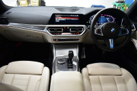BMW 3シリーズ M340i Xﾄﾞﾗｲﾌﾞ ﾂｰﾘﾝｸﾞ ｲﾉﾍﾞｰｼｮﾝP ﾊﾟﾉﾗﾏｻﾝﾙｰﾌ ﾋｰﾀｰ付白革 追従ACC HUD ﾚｰｻﾞｰLEDﾗｲﾄ ｼﾞｪｽﾁｬｰC付ﾀｯﾁﾊﾟﾈﾙﾅﾋﾞ全周囲ｶﾒﾗ ﾊｰﾏﾝｶｰﾄﾞﾝ 車線変更&逸脱警告 衝突軽減B 電動Rｹﾞｰﾄ 2年保証