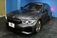 BMW 3シリーズ M340i Xﾄﾞﾗｲﾌﾞ ﾂｰﾘﾝｸﾞ ｲﾉﾍﾞｰｼｮﾝP ﾊﾟﾉﾗﾏｻﾝﾙｰﾌ ﾋｰﾀｰ付白革 追従ACC HUD ﾚｰｻﾞｰLEDﾗｲﾄ ｼﾞｪｽﾁｬｰC付ﾀｯﾁﾊﾟﾈﾙﾅﾋﾞ全周囲ｶﾒﾗ ﾊｰﾏﾝｶｰﾄﾞﾝ 車線変更&逸脱警告 衝突軽減B 電動Rｹﾞｰﾄ 2年保証