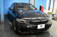 BMW 3シリーズ M340i Xﾄﾞﾗｲﾌﾞ ﾋｰﾀｰ付茶革Mｽﾎﾟｰﾂｼｰﾄ ｲﾉﾍﾞｰｼｮﾝP 全周囲ｶﾒﾗ 電動ﾄﾗﾝｸ ﾚｰｻﾞｰLEDﾗｲﾄ ACC HUD 可変Mｻｽ 19AW Mｽﾎﾟｰﾂﾌﾞﾚｰｷ&ﾃﾞﾌ ｼﾞｪｽﾁｬｰC付ﾀｯﾁﾊﾟﾈﾙﾅﾋﾞﾊｰﾏﾝｶｰﾄﾞﾝ ﾜｲﾔﾚｽ充電 側面衝突&車線変更&逸脱警告 2年保証