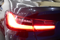 BMW 3シリーズ 320i Mｽﾎﾟｰﾂ ﾃﾞﾋﾞｭｰ&ｺﾝﾌｫｰﾄP ﾋｰﾀｰ付黒革 追従ACC  HUD  LCW 19AW 衝突軽減B 車線逸脱&歩行者警告 ﾗｲﾌﾞｺｯｸﾋﾟｯﾄ ｱｯﾌﾟﾙｶｰﾌﾟﾚｲ Bｶﾒﾗ 電動ﾄﾗﾝｸ ﾜｲﾔﾚｽ充電 社外ﾌﾙｾｸﾞ  ｳｯﾄﾞｲﾝﾃﾘｱ 2年保証