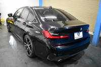 BMW 3シリーズ 320i Mｽﾎﾟｰﾂ ﾃﾞﾋﾞｭｰ&ｺﾝﾌｫｰﾄP ﾋｰﾀｰ付黒革 追従ACC  HUD  LCW 19AW 衝突軽減B 車線逸脱&歩行者警告 ﾗｲﾌﾞｺｯｸﾋﾟｯﾄ ｱｯﾌﾟﾙｶｰﾌﾟﾚｲ Bｶﾒﾗ 電動ﾄﾗﾝｸ ﾜｲﾔﾚｽ充電 社外ﾌﾙｾｸﾞ  ｳｯﾄﾞｲﾝﾃﾘｱ 2年保証