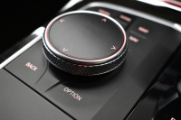 BMW 3シリーズ 320i Mｽﾎﾟｰﾂ ﾃﾞﾋﾞｭｰ&ｺﾝﾌｫｰﾄP ﾋｰﾀｰ付黒革 追従ACC  HUD  LCW 19AW 衝突軽減B 車線逸脱&歩行者警告 ﾗｲﾌﾞｺｯｸﾋﾟｯﾄ ｱｯﾌﾟﾙｶｰﾌﾟﾚｲ Bｶﾒﾗ 電動ﾄﾗﾝｸ ﾜｲﾔﾚｽ充電 社外ﾌﾙｾｸﾞ  ｳｯﾄﾞｲﾝﾃﾘｱ 2年保証