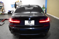 BMW 3シリーズ 320i Mｽﾎﾟｰﾂ ﾃﾞﾋﾞｭｰ&ｺﾝﾌｫｰﾄP ﾋｰﾀｰ付黒革 追従ACC  HUD  LCW 19AW 衝突軽減B 車線逸脱&歩行者警告 ﾗｲﾌﾞｺｯｸﾋﾟｯﾄ ｱｯﾌﾟﾙｶｰﾌﾟﾚｲ Bｶﾒﾗ 電動ﾄﾗﾝｸ ﾜｲﾔﾚｽ充電 社外ﾌﾙｾｸﾞ  ｳｯﾄﾞｲﾝﾃﾘｱ 2年保証