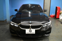BMW 3シリーズ 320i Mｽﾎﾟｰﾂ ﾃﾞﾋﾞｭｰ&ｺﾝﾌｫｰﾄP ﾋｰﾀｰ付黒革 追従ACC  HUD  LCW 19AW 衝突軽減B 車線逸脱&歩行者警告 ﾗｲﾌﾞｺｯｸﾋﾟｯﾄ ｱｯﾌﾟﾙｶｰﾌﾟﾚｲ Bｶﾒﾗ 電動ﾄﾗﾝｸ ﾜｲﾔﾚｽ充電 社外ﾌﾙｾｸﾞ  ｳｯﾄﾞｲﾝﾃﾘｱ 2年保証