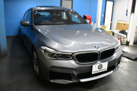 BMW 6シリーズ 630iｸﾞﾗﾝﾂｰﾘｽﾓ Mｽﾎﾟｰﾂ ﾊﾟﾉﾗﾏｻﾝﾙｰﾌ 全席ﾋｰﾀｰ付黒革 全面液晶ﾒｰﾀｰ ﾊｰﾏﾝｶｰﾄﾞﾝ 4ｿﾞｰﾝAC LEDﾍｯﾄﾞﾗｲﾄ 追従ACC HUD 衝突軽減ﾌﾞﾚｰｷ 車線変更&逸脱&歩行者警告 ﾀｯﾁﾊﾟﾈﾙﾅﾋﾞ全周囲ｶﾒﾗ3Dﾋﾞｭｰ 電動Rｹﾞｰﾄ 2年保証