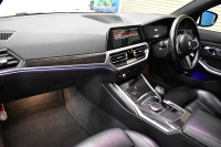 BMW 3シリーズ 330i Mｽﾎﾟｰﾂ 高出力ﾓﾃﾞﾙ ﾌｧｽﾄﾄﾗｯｸ&ﾊｲﾗｲﾝ&ｺﾝﾌｫｰﾄP ﾋｰﾀｰ付黒革 可変Mｻｽ 19AW Mｽﾎﾟｰﾂﾌﾞﾚｰｷ&ﾃﾞﾌ ACC HUD 全周囲ｶﾒﾗ ﾗｲﾌﾞｺｯｸﾋﾟｯﾄ ﾀｯﾁﾊﾟﾈﾙﾅﾋﾞｱｯﾌﾟﾙｶｰﾌﾟﾚｲ 電動ﾄﾗﾝｸ ｳｯﾄﾞｲﾝﾃﾘｱ 2年保証