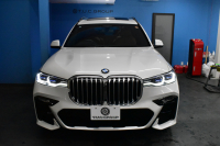 BMW X7 xDrive 35d Mｽﾎﾟｰﾂ  6人乗り ｳｪﾙﾈｽP ｽｶｲﾗｳﾝｼﾞﾊﾟﾉﾗﾏｻﾝR  ﾘｱｼｰﾄｴﾝﾀｰﾃｲﾝﾒﾝﾄ  ﾚｰｻﾞｰLED 全席ﾋｰﾀｰ付茶革 Fﾏｯｻｰｼﾞ&ﾍﾞﾝﾁ ﾊｰﾏﾝｶｰﾄﾞﾝ 22AW  ACC HUD ｼﾙﾊﾞｰｸﾞﾚｰｳｯﾄﾞﾄﾘﾑ ﾗｲﾌﾞｺｸﾋﾟｯﾄ ﾀｯﾁﾊﾟﾈﾙﾅﾋﾞTV全周囲ｶﾒﾗ 2年保証