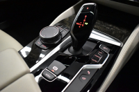 BMW 5シリーズ 523i Mｽﾎﾟｰﾂ ｻﾝﾙｰﾌ ｲﾉﾍﾞｰｼｮﾝ&ﾊｲﾗｲﾝP ｱﾀﾞﾌﾟﾃｨﾌﾞLEDﾍｯﾄﾞﾗｲﾄ 全席ﾋｰﾀｰ付白革 追従ACC HUD ｼﾞｪｽﾁｬｰC付ﾀｯﾁﾊﾟﾈﾙHDDﾅﾋﾞ全周囲ｶﾒﾗ ﾜｲﾔﾚｽ充電 車線変更&逸脱&歩行者警告 Pｱｼｽﾄ 液晶ﾒｰﾀｰ 19AW 2年保証