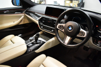 BMW 5シリーズ 523i Mｽﾎﾟｰﾂ ｻﾝﾙｰﾌ ｲﾉﾍﾞｰｼｮﾝ&ﾊｲﾗｲﾝP ｱﾀﾞﾌﾟﾃｨﾌﾞLEDﾍｯﾄﾞﾗｲﾄ 全席ﾋｰﾀｰ付白革 追従ACC HUD ｼﾞｪｽﾁｬｰC付ﾀｯﾁﾊﾟﾈﾙHDDﾅﾋﾞ全周囲ｶﾒﾗ ﾜｲﾔﾚｽ充電 車線変更&逸脱&歩行者警告 Pｱｼｽﾄ 液晶ﾒｰﾀｰ 19AW 2年保証