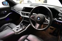 BMW 3シリーズ 330iﾂｰﾘﾝｸﾞ Mｽﾎﾟｰﾂ 高出力 ﾊｲﾗｲﾝ&ｺﾝﾌｫｰﾄP LEDﾍｯﾄﾞﾗｲﾄ ﾋｰﾀｰ付黒革 全周囲ｶﾒﾗ ACC Mｽﾎﾟｰﾂﾌﾞﾚｰｷ ﾀｯﾁﾊﾟﾈﾙﾅﾋﾞ ｱｯﾌﾟﾙｶｰﾌﾟﾚｲ 電動Rｹﾞｰﾄ ﾜｲﾔﾚｽ充電 18AW 2年保証