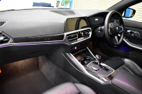 BMW 3シリーズ 330iﾂｰﾘﾝｸﾞ Mｽﾎﾟｰﾂ 高出力 ﾊｲﾗｲﾝ&ｺﾝﾌｫｰﾄP LEDﾍｯﾄﾞﾗｲﾄ ﾋｰﾀｰ付黒革 全周囲ｶﾒﾗ ACC Mｽﾎﾟｰﾂﾌﾞﾚｰｷ ﾀｯﾁﾊﾟﾈﾙﾅﾋﾞ ｱｯﾌﾟﾙｶｰﾌﾟﾚｲ 電動Rｹﾞｰﾄ ﾜｲﾔﾚｽ充電 18AW 2年保証