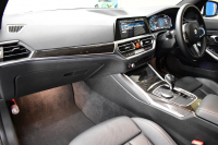 BMW 3シリーズ 320iﾂｰﾘﾝｸﾞ Mｽﾎﾟｰﾂ ﾊｲﾗｲﾝ&ｺﾝﾌｫｰﾄP LEDﾍｯﾄﾞﾗｲﾄ ﾋｰﾀｰ付黒革 全周囲ｶﾒﾗ ACC Mｽﾎﾟｰﾂﾌﾞﾚｰｷ ﾀｯﾁﾊﾟﾈﾙﾅﾋﾞ ﾗｲﾌﾞｺｸﾋﾟｯﾄ ｱｯﾌﾟﾙｶｰﾌﾟﾚｲ 電動Rｹﾞｰﾄ ﾜｲﾔﾚｽ充電 18AW 2年保証