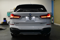 BMW X1 Xdrive25i  Mｽﾎﾟｰﾂ 後期LCI 高出力ｶﾞｿﾘﾝｴﾝｼﾞﾝ  ﾌｪｲｽﾘﾌﾄ後ﾓﾃﾞﾙ  1ｵｰﾅｰ 4WD 有償ｶﾗｰ「ﾐﾈﾗﾙﾎﾜｲﾄﾊﾟｰﾙ」 ﾊｲﾗｲﾝ&ｺﾝﾌｫｰﾄP 追従ACC HUD ﾋｰﾀｰ付電動黒革 ﾀｯﾁﾊﾟﾈﾙHDDﾅﾋﾞBｶﾒﾗ Pｱｼｽﾄ 衝突軽減B 車線逸脱&歩行者警告 電動Rｹﾞｰﾄ 18AW 2年保証