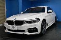 BMW 5シリーズ 523d Mｽﾎﾟｰﾂ ﾊｲﾗｲﾝP 全席ﾋｰﾀｰ付黒革 HUD LEDﾍｯﾄﾞﾗｲﾄ 追従ACC ｿﾌﾄｸﾛｰｽﾞﾄﾞｱ 液晶ﾒｰﾀｰ ｼﾞｪｽﾁｬ-C付ﾀｯﾁﾊﾟﾈﾙ対応iﾄﾞﾗｲﾌﾞHDDﾅﾋﾞﾌﾙｾｸﾞ 全周囲ｶﾒﾗ3Dﾋﾞｭｰ 車線変更&逸脱警告 衝突軽減ﾌﾞﾚｰｷ 電動ﾄﾗﾝｸ 2年保証