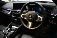 BMW 5シリーズ 523d Mｽﾎﾟｰﾂ ﾊｲﾗｲﾝP 全席ﾋｰﾀｰ付黒革 HUD LEDﾍｯﾄﾞﾗｲﾄ 追従ACC ｿﾌﾄｸﾛｰｽﾞﾄﾞｱ 液晶ﾒｰﾀｰ ｼﾞｪｽﾁｬ-C付ﾀｯﾁﾊﾟﾈﾙ対応iﾄﾞﾗｲﾌﾞHDDﾅﾋﾞﾌﾙｾｸﾞ 全周囲ｶﾒﾗ3Dﾋﾞｭｰ 車線変更&逸脱警告 衝突軽減ﾌﾞﾚｰｷ 電動ﾄﾗﾝｸ 2年保証