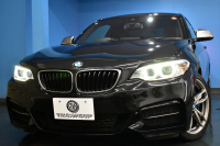 BMW 2シリーズ M235iｸｰﾍﾟ 直6ﾀｰﾎﾞ 326馬力 ﾚｻﾞｰ＆ﾊﾟｰｷﾝｸﾞｻﾎﾟｰﾄP ﾋｰﾀｰ付黒革 ｱﾀﾞﾌﾟﾃｨﾌﾞMｻｽﾍﾟﾝｼｮﾝ 大型ﾌﾞﾚｰｷｼｽﾃﾑ 車線逸脱&歩行者警告 衝突軽減ﾌﾞﾚｰｷ  18AW ﾀｯﾁﾊﾟｯﾄﾞ式iﾄﾞﾗｲﾌﾞHDDﾅﾋﾞ  Bｶﾒﾗ ﾘｱPDC  ﾄﾞﾗﾊﾟﾌｫ ｽﾏｰﾄｷｰ 2年保証