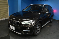 BMW X1 Xﾄﾞﾗｲﾌﾞ18d xﾗｲﾝ 中期ﾓﾃﾞﾙ 4WD ﾋｰﾀｰ付黒革 ｱﾄﾞﾊﾞﾝｽﾄﾞｱｸﾃｨﾌﾞｾｰﾌﾃｨ&ｺﾝﾌｫｰﾄ&ﾊｲﾗｲﾝP 追従ACC HUD 18AW NEWﾃﾞｻﾞｲﾝﾒｰﾀｰ LEDﾍｯﾄﾞﾗｲﾄ ﾀｯﾁﾊﾟﾈﾙHDDﾅﾋﾞBｶﾒﾗ 前後PDC  衝突軽減B 車線逸脱&歩行者警告 電動Rｹﾞｰﾄ ｽﾏｰﾄｷｰ 2年保証